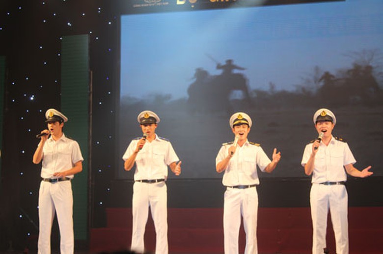  Tiết mục Tổ quốc t&ocirc;i chưa bao giờ đẹp đến thế - Đại học H&agrave;ng Hải đạt giải Bạc tốp ca nam