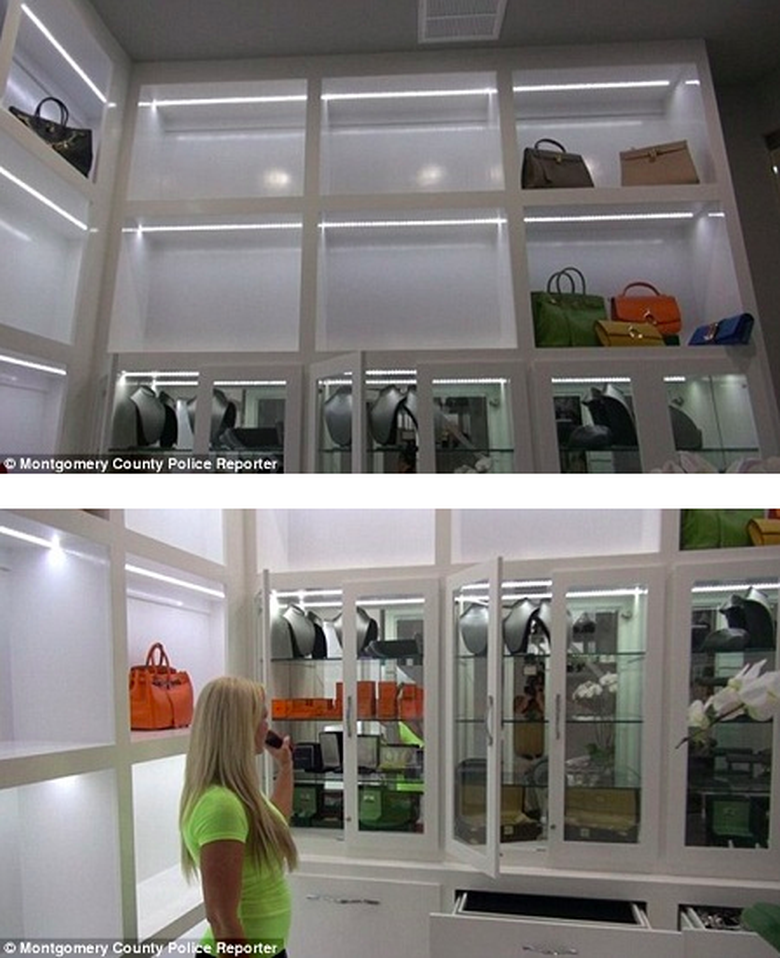 Sau khi bị trộm, nhiều ngăn tủ đựng đồ của b&agrave; Theresa đ&atilde; rỗng kh&ocirc;ng