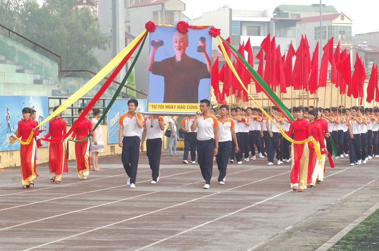 Sinh thời, B&aacute;c Hồ lu&ocirc;n đề cao việc luyện tập thể thao, r&egrave;n luyện sức khỏe