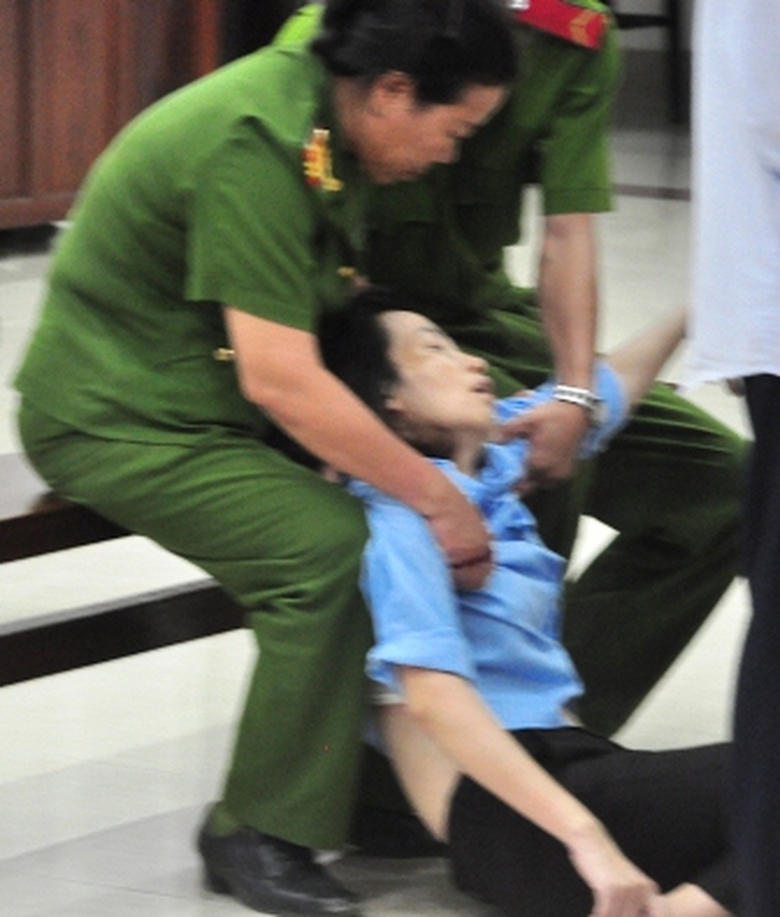 Phi&ecirc;n t&ograve;a s&aacute;ng 21/8 phải tạm ho&atilde;n do sức khỏe của bị c&aacute;o My vẫn chưa đảm bảo