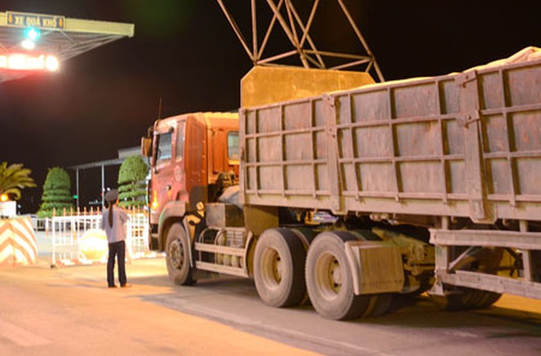 Trạm thu ph&iacute; cầu Bến Thuỷ II đặt hệ thống trạm c&acirc;n đ&atilde; ph&aacute;t hiện ra nhiều xe &ldquo;si&ecirc;u tải&rdquo;