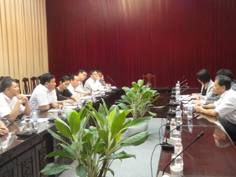 Bộ trưởng Đinh La Thăng v&agrave; Đại sứ Nhật Bản tại buổi l&agrave;m việc chiều 25/8