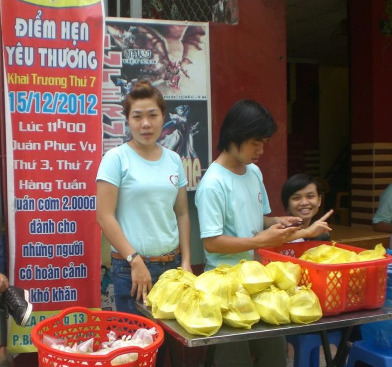 Bữa cơm 2000 đồng m&agrave; nh&oacute;m thực hiện