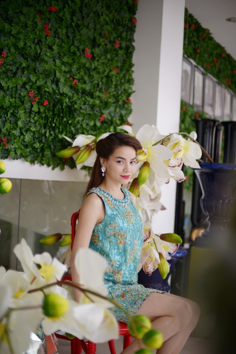 H&agrave; Hồ đẹp dưới mọi g&oacute;c nh&igrave;n trong kh&ocirc;ng gian ngập tr&agrave;n sắc hoa