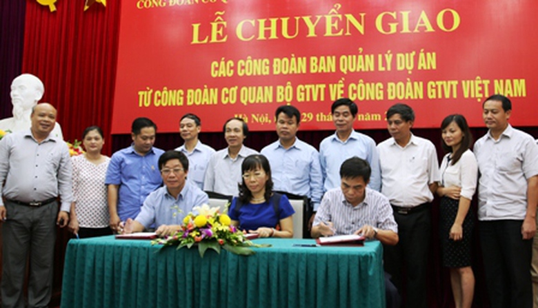 Lễ b&agrave;n giao