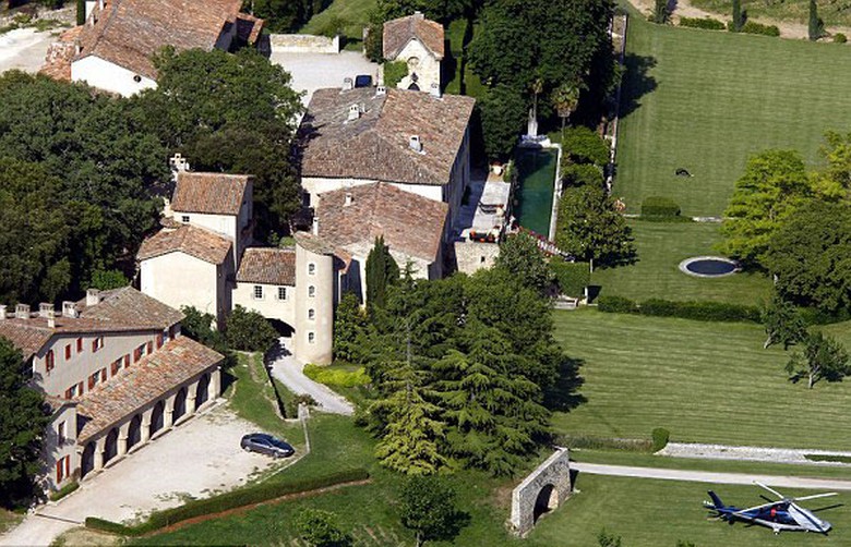 L&acirc;u đ&agrave;i ở Ph&aacute;p của Jolie-Pitt