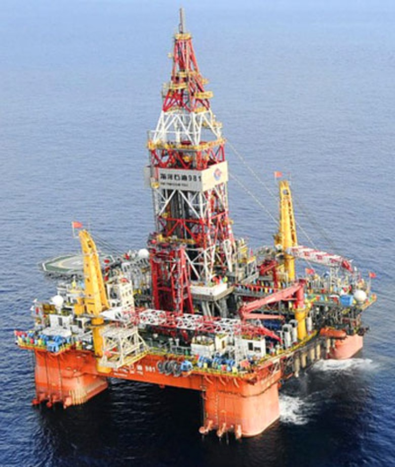 Gi&agrave;n khoan Haiyang Shiyou 981 hạ đặt tr&aacute;i ph&eacute;p trong v&ugrave;ng đặc quyền kinh tế v&agrave; thềm lục địa VN đ&atilde; buộc phải &ldquo;r&uacute;t lui&rdquo;