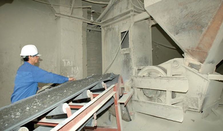 Một d&acirc;y chuyền sản xuất xi măng