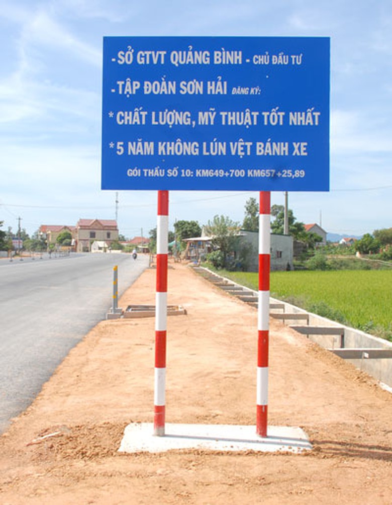 Sơn Hải chủ động cắm biển bảo h&agrave;nh mặt đường 5 năm