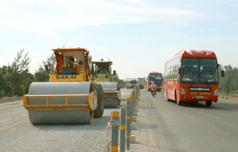 L&uacute;c cao điểm, tr&ecirc;n c&ocirc;ng trường c&oacute; tới 6 mũi thi c&ocirc;ng