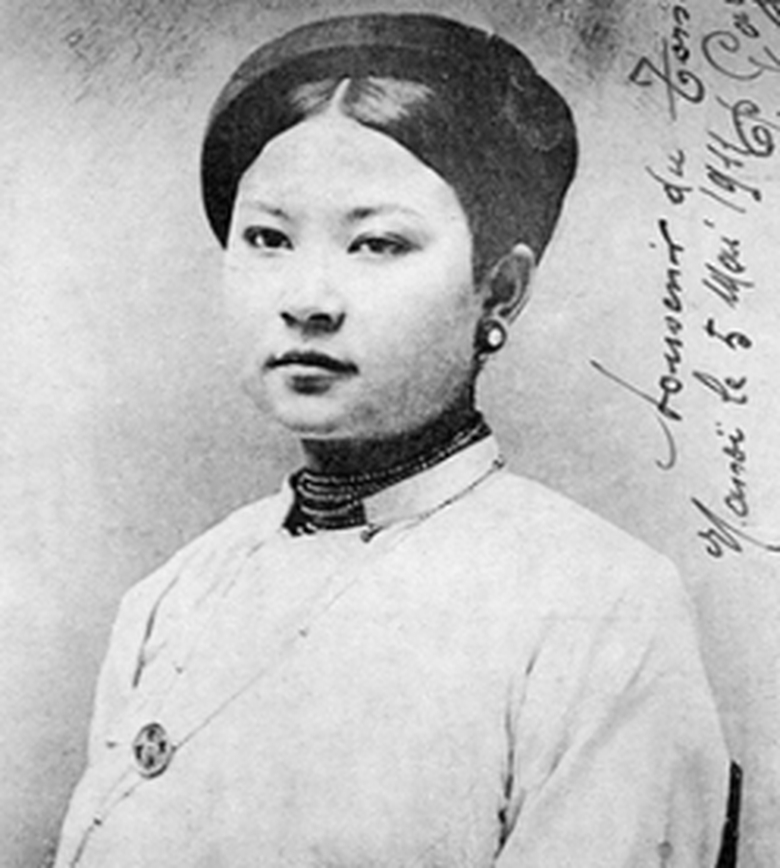 C&ocirc; Phượng H&agrave;ng Ngang được mệnh danh l&agrave; n&agrave;ng Kiều của phố cổ H&agrave; Nội.
