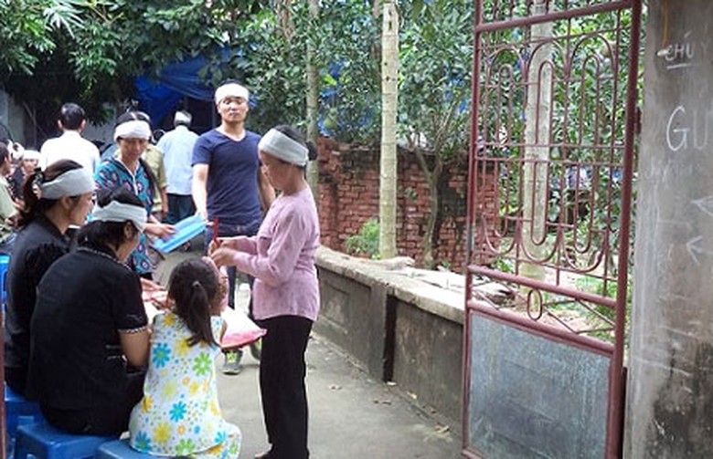 Đ&aacute;m tang đau thương tại nh&agrave; b&agrave; Tỉnh