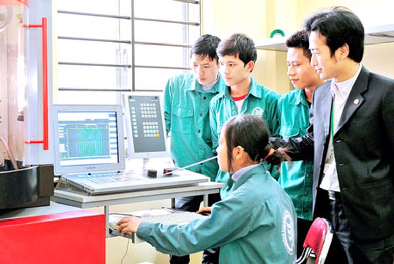 Lao động Việt cần n&acirc;ng cao tay nghề để nắm bắt cơ hội việc l&agrave;m khi gia nhập thị trường chung ASEAN v&agrave;o năm 2015
