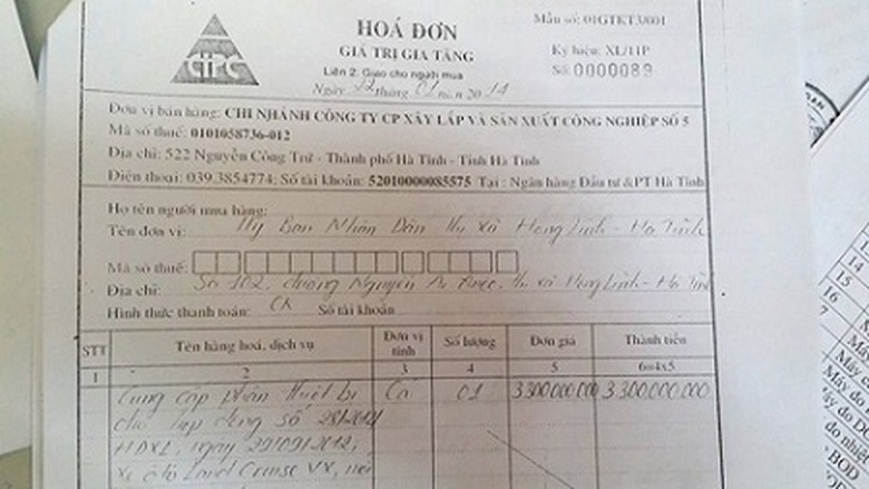 H&oacute;a đơn mua xe sang Toyota Land cruiser của UBND Thị x&atilde; Hồng Lĩnh