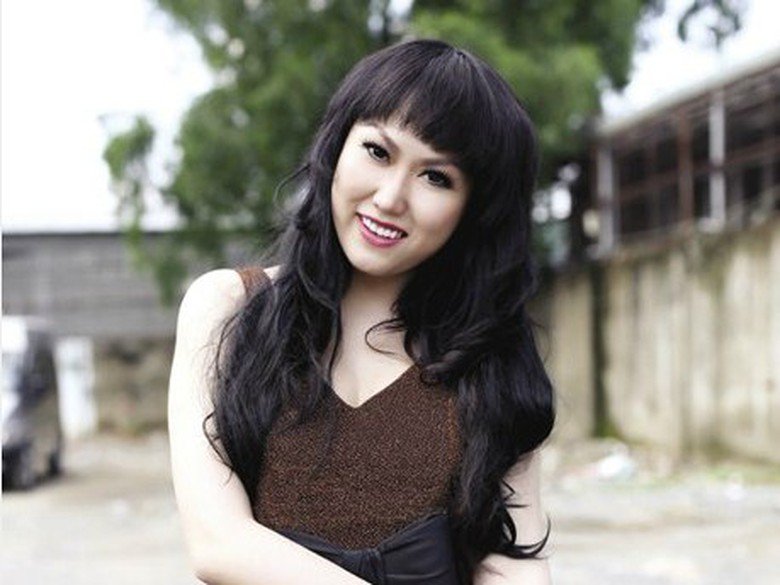 Phi Thanh V&acirc;n kh&ocirc;ng c&ograve;n tung ra những ca kh&uacute;c thảm họa, c&ocirc; nhuộm da trắng v&agrave; chuyển hướng kinh doanh