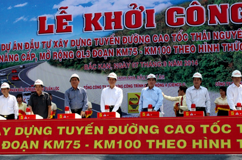 Thủ tướng bấm n&uacute;t ph&aacute;t lệnh khởi c&ocirc;ng dự &aacute;n