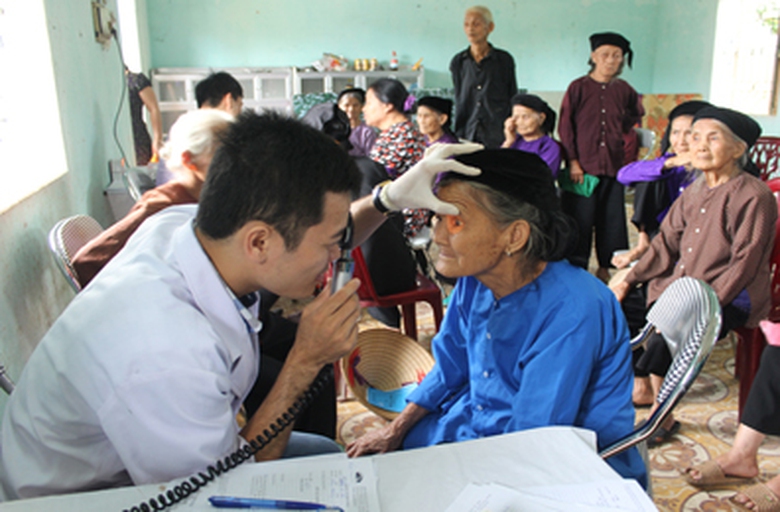 Người cao tuổi ng&agrave;y c&agrave;ng được chăm s&oacute;c sức khỏe tốt hơn - ảnh minh họa