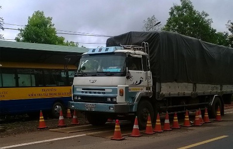 Xe chở mỳ qu&aacute; tải đ&atilde; phải quay lại trạm c&acirc;n để c&acirc;n tải trọng