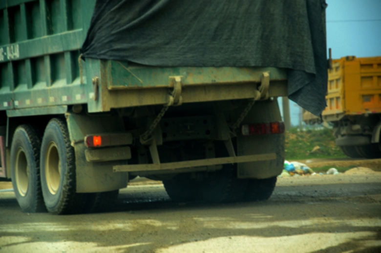 Ổ g&agrave; lỗ chỗ