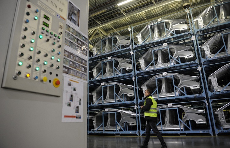 Nga dự định trả đũa Mỹ v&agrave; Ch&acirc;u &Acirc;u bằng trả đũa bằng việc bổ sung th&ecirc;m lệnh cấm đối với một số loại xe &ocirc; t&ocirc; đ&atilde; qua sử dụng 