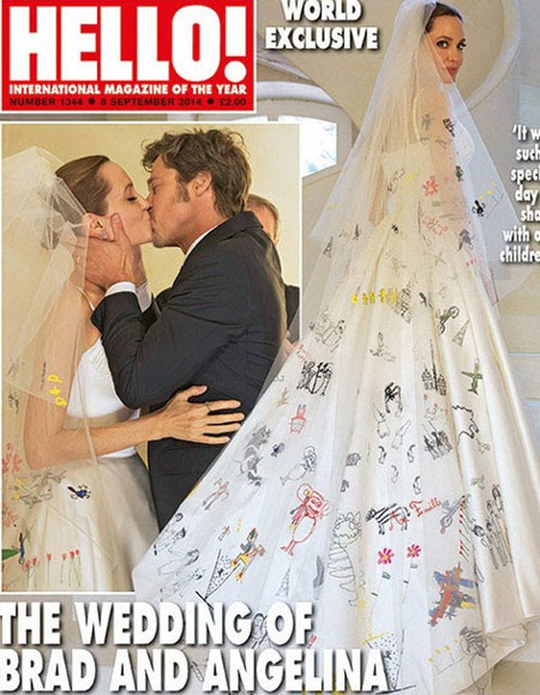 Sau 9 năm h&ograve; hẹn, Brad Pitt v&agrave; Angelina Jolie đ&atilde; ch&iacute;nh thức trở th&agrave;nh vợ chồng. 6 đứa con của cặp đ&ocirc;i đ&atilde; đ&oacute;ng một vai tr&ograve; quan trọng trong h&ocirc;n lễ lịch sử của Brad Pitt v&agrave; Angelina Jolie.