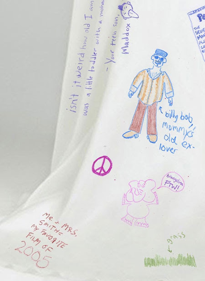 C&aacute;c con cũng nhắc đến &ldquo;&Ocirc;ng b&agrave; Smith&rdquo; (năm 2005), bộ phim đ&atilde; đưa Brad v&agrave; Angelina Jolie đến với nhau. Theo ch&uacute;ng, đ&oacute; l&agrave; một trong những bộ phim được y&ecirc;u th&iacute;ch nhất.