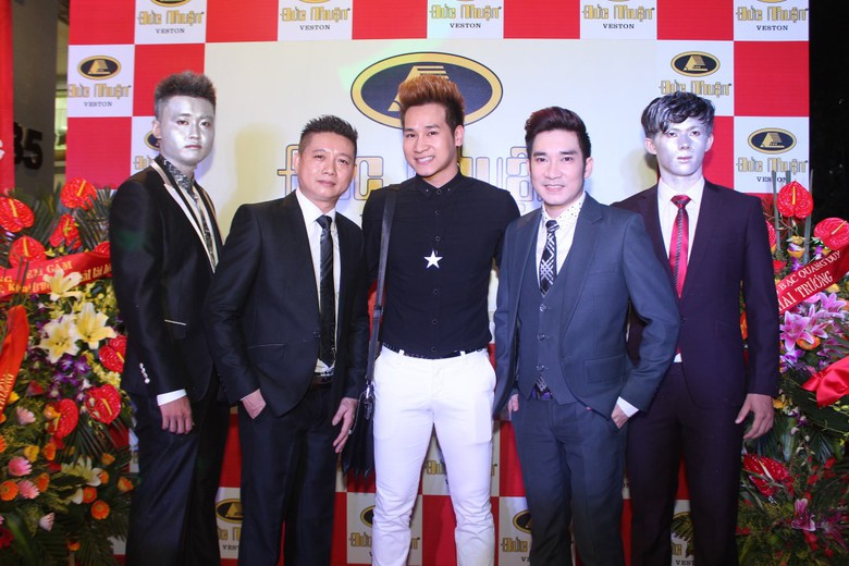 Ca sĩ Chu Bin cũng đ&atilde; đến ch&uacute;c mừng