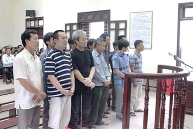 C&aacute;c bị c&aacute;o tại phi&ecirc;n x&eacute;t xử 