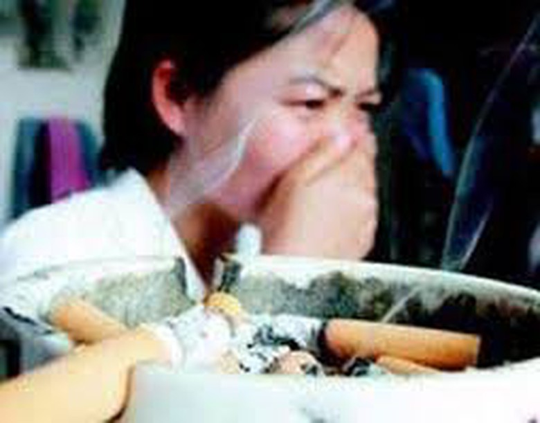 Thuốc l&aacute; g&acirc;y nhiều t&aacute;c hại. Ảnh minh họa