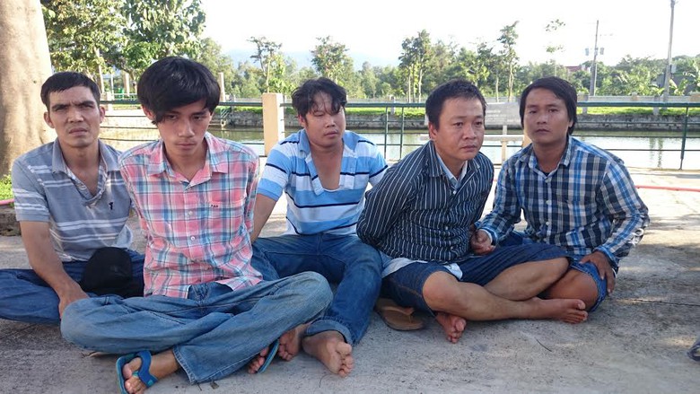 5 đối tượng đi tr&ecirc;n chiếc Innova 7 chỗ đ&atilde; bị khống chế