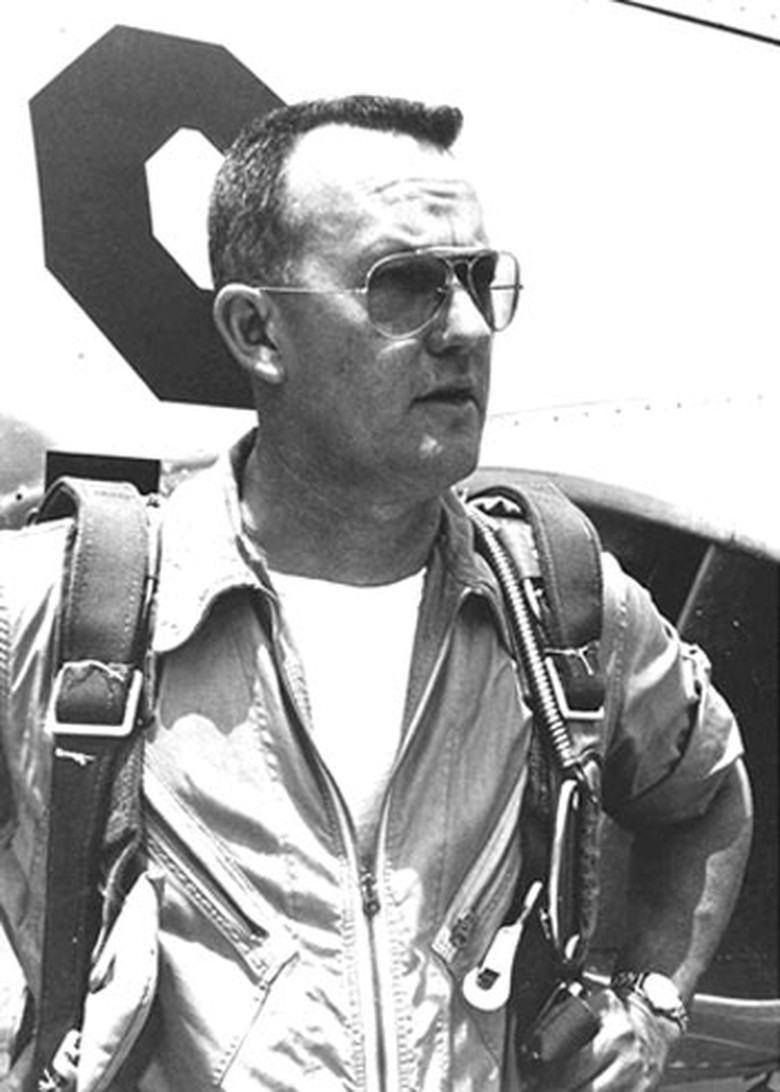 Ng&agrave;y 29/7/1955, h&atilde;ng Lockheed y&ecirc;u cầu phi c&ocirc;ng Tony LeVier thực hiện b&agrave;i kiểm tra l&aacute;i thử chuyến bay đầu ti&ecirc;n kh&ocirc;ng ch&iacute;nh thức tr&ecirc;n chiếc U-2.