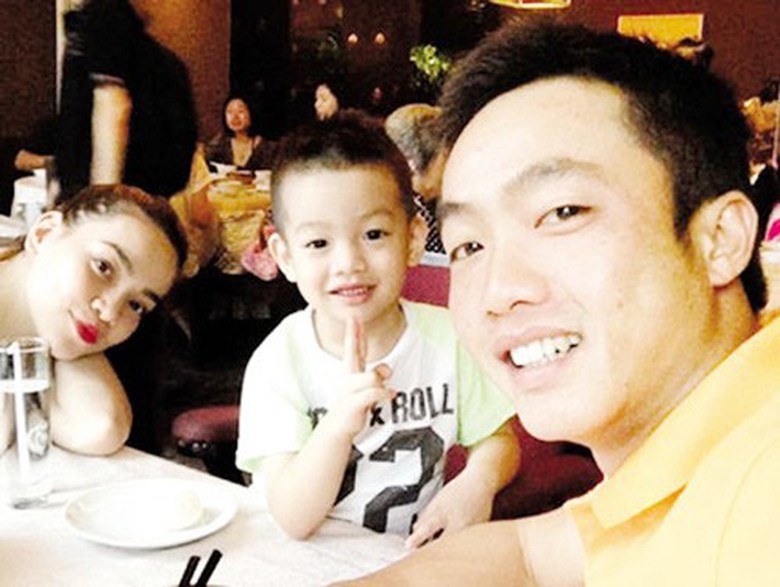 Trải qua nhiều s&oacute;ng gi&oacute;, tưởng như Hồ Ngọc H&agrave; sẽ c&oacute; những ng&agrave;y &ecirc;m đềm b&ecirc;n gia đ&igrave;nh nhỏ, th&igrave; th&aacute;ng 7/2014 tin đồn Hồ Ngọc H&agrave; chia tay Cường đ&ocirc;-la khiến dư luận chao đảo.