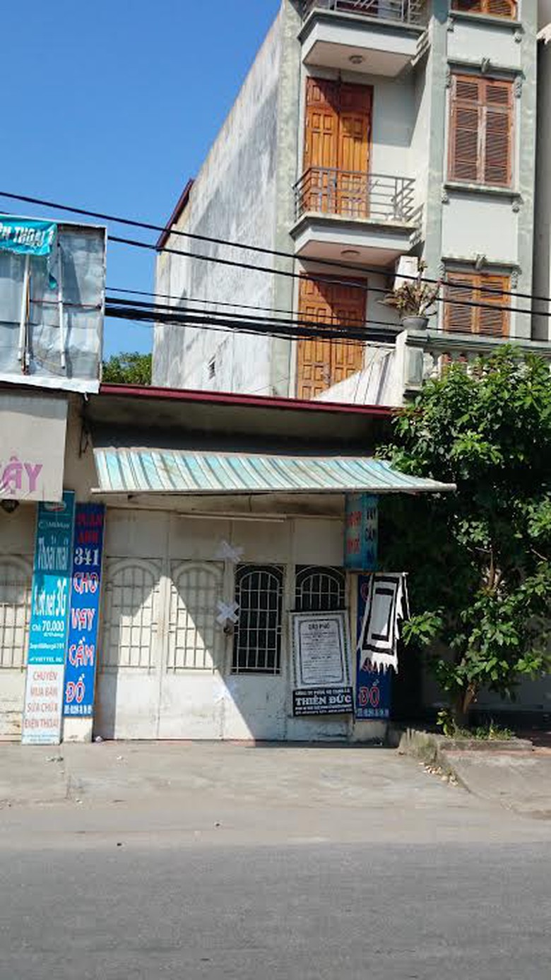 Cửa h&agrave;ng nơi nạn nh&acirc;n bị s&aacute;t hại.