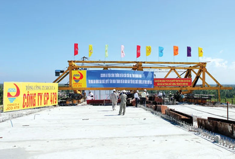 C&ocirc;ng trường thi c&ocirc;ng cầu Cửa Đại