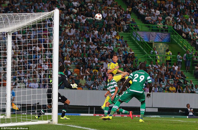 Matic đ&aacute;nh đầu mở tỉ số cho Chelsea