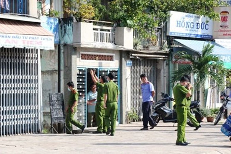 C&ocirc;ng an đang kh&aacute;m nghiệm hiện trường