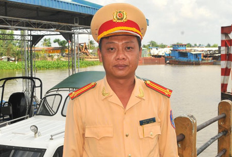 Trung t&aacute; Phạm Quốc Anh