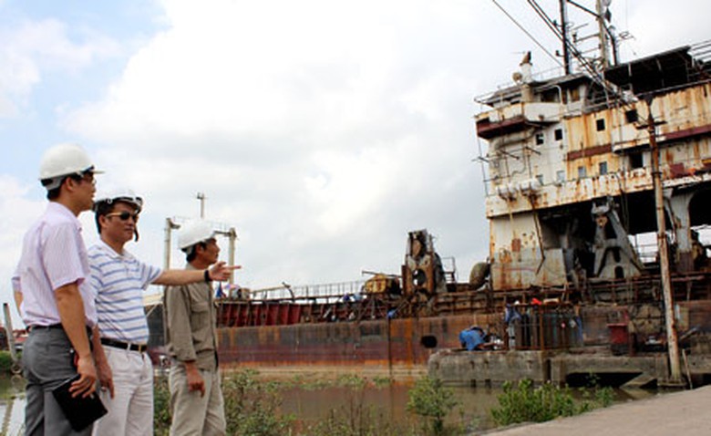 Những con t&agrave;u đặc chủng như Trần Hưng Đạo, Long Ch&acirc;u, Long Ch&acirc;u 02, HP01 trị gi&aacute; cả ngh&igrave;n tỷ đồng, từng một thời l&agrave; niềm ki&ecirc;u h&atilde;nh của Vinawaco, nhưng do thiếu việc l&agrave;m, quản l&yacute; yếu k&eacute;m, đ&atilde; trở th&agrave;nh những con t&agrave;u ma, t&agrave;u chết. Chỉ đến khi cổ phần h&oacute;a, ch&uacute;ng mới được &ldquo;cải tử&rdquo; v&agrave; đang tr&ecirc;n đường phục sinh.