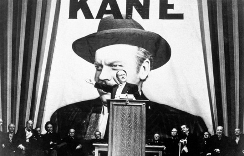 Xếp thứ 5 l&agrave; Charles Foster Kane - nh&acirc;n vật ch&iacute;nh trong bộ phim kinh điển Citizen Kane. Charles Foster Kane l&agrave; &ocirc;ng tr&ugrave;m của lĩnh vực b&aacute;o ch&iacute;, truyền th&ocirc;ng Hoa Kỳ. Số t&agrave;i sản l&ecirc;n đến 11,2 tỷ USD m&agrave; &ocirc;ng kiếm được l&agrave; nhờ v&agrave;o mỏ v&agrave;ng trong mảnh đất m&agrave; Charles thừa kế từ mẹ, kết hợp với t&agrave;i năng truyền th&ocirc;ng của c&aacute; nh&acirc;n &ocirc;ng.