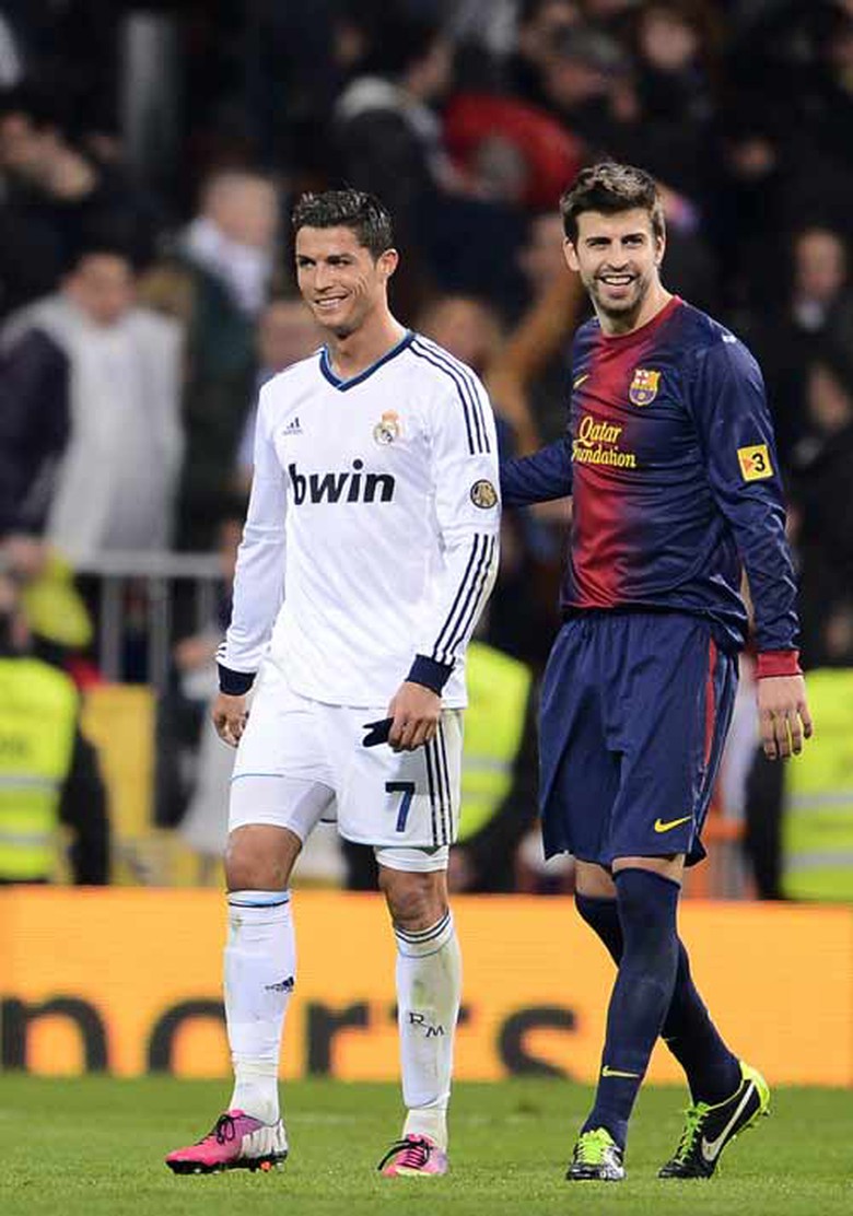 Ronaldo v&agrave; Pique được ng&ocirc;i sao phim sex 