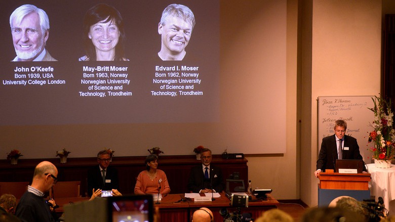 Thư k&yacute; Ủy ban Nobel về Y học G&ouml;ran K. Hansson c&ocirc;ng bố giải thưởng Nobel Y học 2014