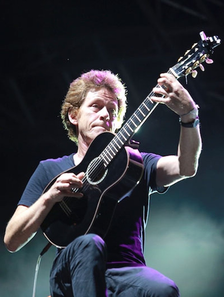 Dominic Miller một trong những c&acirc;y guitar huyền thoại thế giới tham gia Gi&oacute; m&ugrave;a