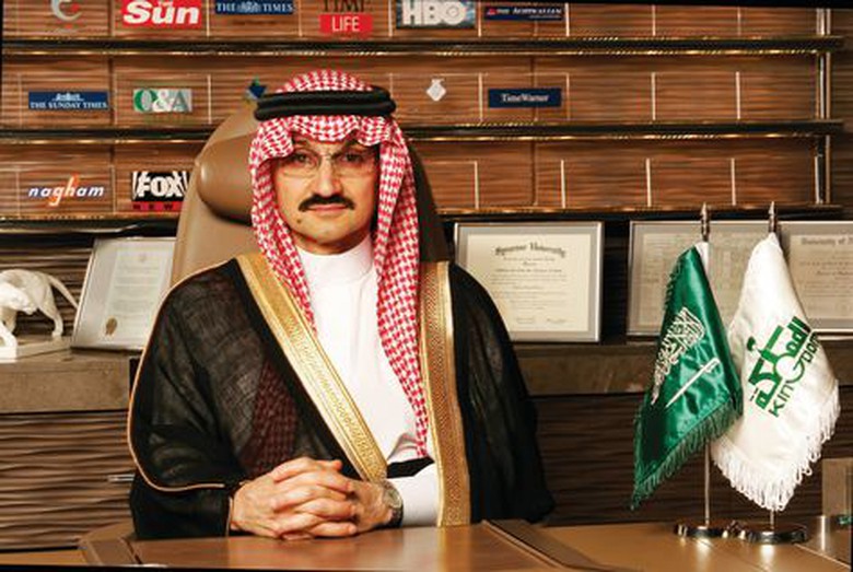 Ho&agrave;ng tử Alwaleed bin Talal bin Abdulaziz Al-Saud l&agrave; người gi&agrave;u nhất Trung Đ&ocirc;ng v&agrave; xếp thứ 29 trong danh s&aacute;ch những người gi&agrave;u nhất thế giới của Forbes. &Ocirc;ng l&agrave; Chủ tịch HĐQT của Kingdom Holding, cổ đ&ocirc;ng lớn của Citigroup v&agrave; Apple. 