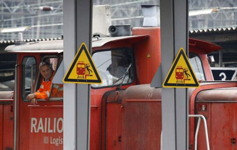 C&aacute;i l&aacute;i t&agrave;u Đức đ&igrave;nh c&ocirc;ng 9 giờ đồng hồ y&ecirc;u cầu ch&iacute;nh phủ chấp nhận y&ecirc;u s&aacute;ch về tiền lương v&agrave; điều kiện l&agrave;m việc