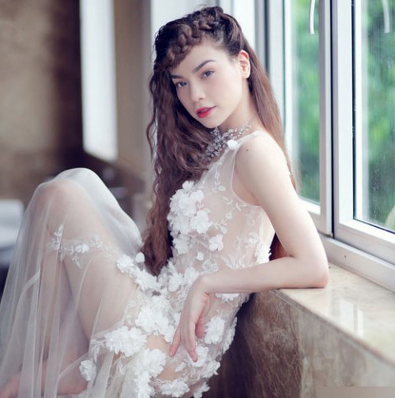 Thời gian vừa qua, người h&acirc;m mộ kh&aacute; x&ocirc;n xao trước th&ocirc;ng tin Hồ Ngọc H&agrave; chia tay doanh nh&acirc;n Cường đ&ocirc; la đang sau 7 năm mặn nồng v&igrave; hiếm khi xuất hiện c&ugrave;ng nhau.