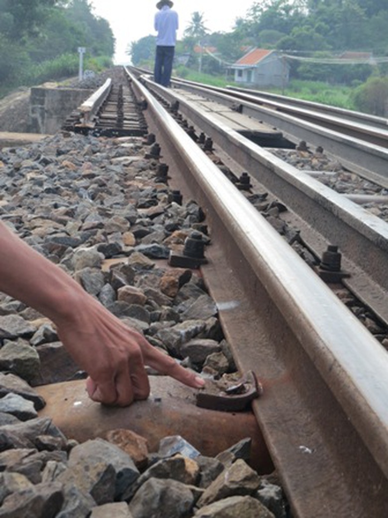 Đinh ốc bị tiện đứt