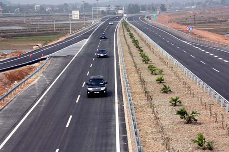 Một đoạn tuyến cao tốc Nội B&agrave;i - L&agrave;o Cai - Ảnh Tiến Mạnh