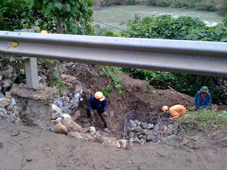 Khắc phục đảm bảo ATGT tr&ecirc;n QL49, tỉnh Thừa Thi&ecirc;n - Huế