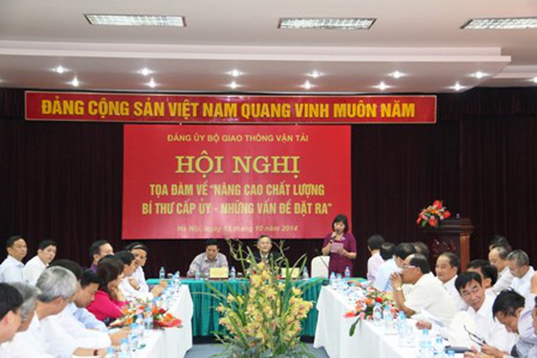 Buổi toạ đ&agrave;m N&acirc;ng cao chất lượng b&iacute; thứ cấp uỷ, những vấn đề đặt ra