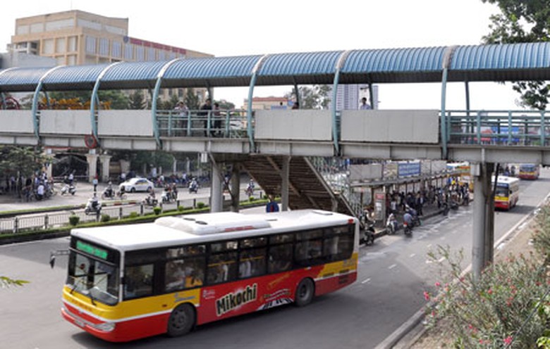 Điểm trung chuyển xe bu&yacute;t Cầu Giấy